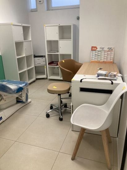 Ensemble de mobilier comprenant :
- 1 chaise...