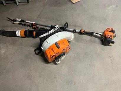 - 1 souffleur STIHL B2450
- 1 taille-haie...