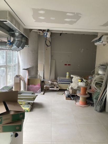 Ensemble de matériaux de chantier comprenant...