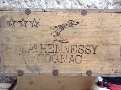 24 flasque : COGNAC HENNESSY (caisse bois...