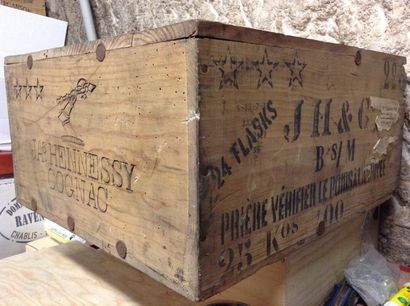 24 flasque : COGNAC HENNESSY (caisse bois...