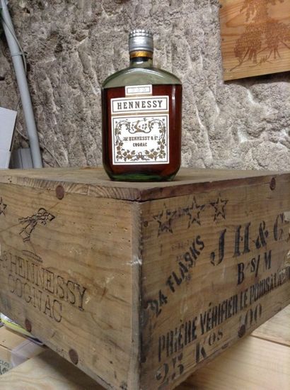 24 flasque : COGNAC HENNESSY (caisse bois...
