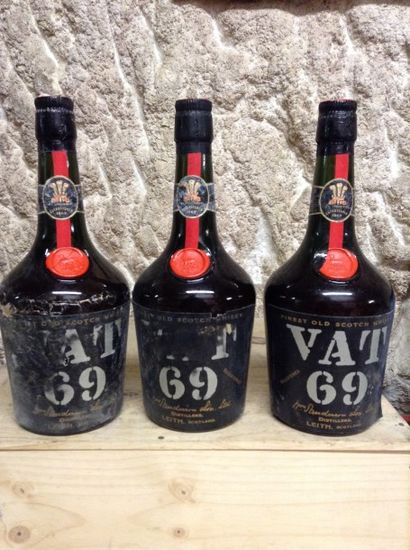3 bouteilles : WHISKY VAT 69 Finest old scotch...