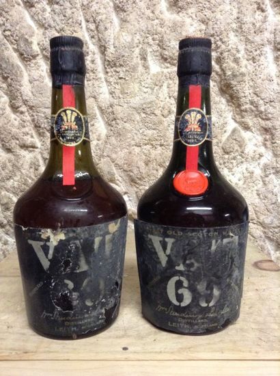 2 bouteilles : WHISKY VAT 69 Finest old scotch...