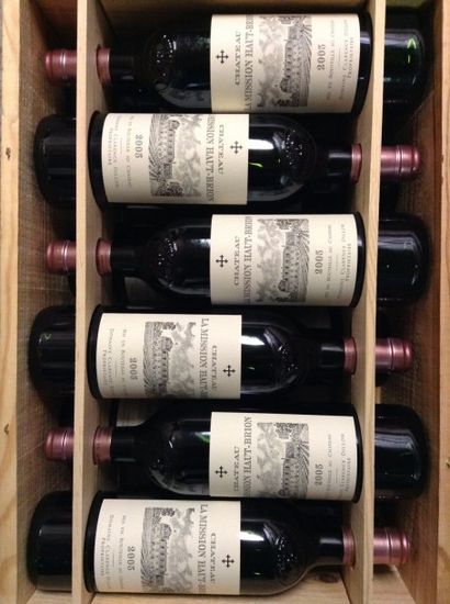 12 bouteilles Château La Mission Haut-Brion...