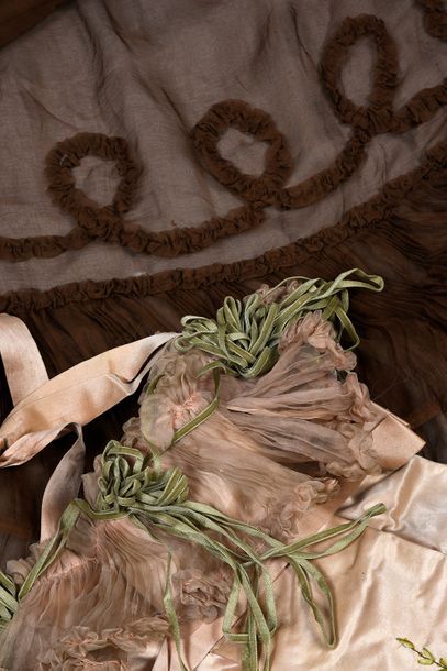 Embroidered evening stole and reticule, circa...