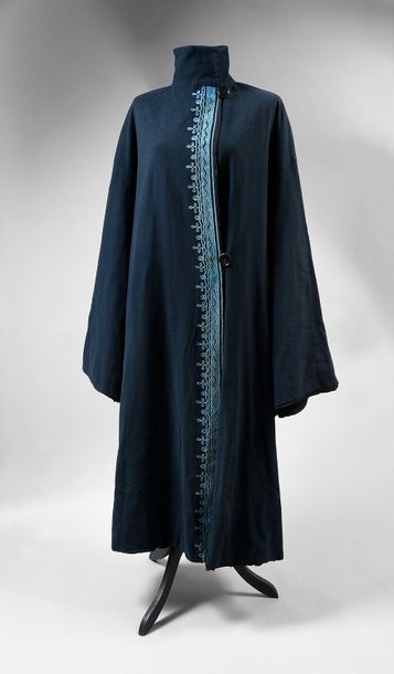 Nicole Groult cross-over coat, 29 rue d'Anjou,...