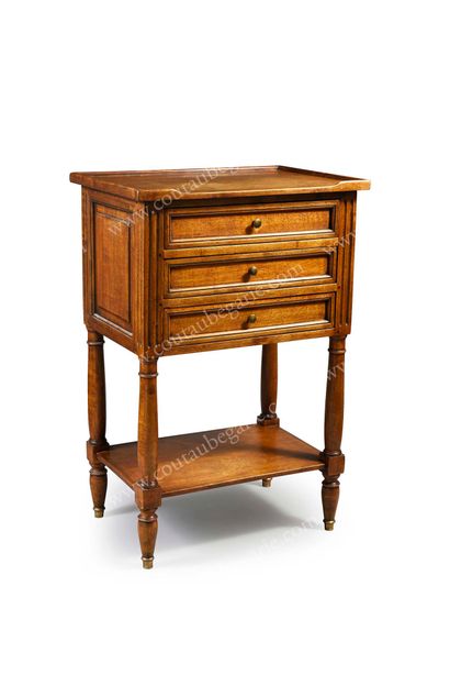 NIGHT TABLE.
In natural wood, rectangular...
