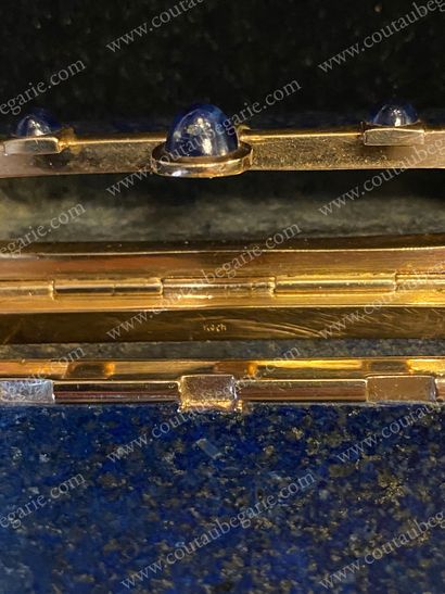 CIGARETTES CASE.
Rectangular shape, carved...