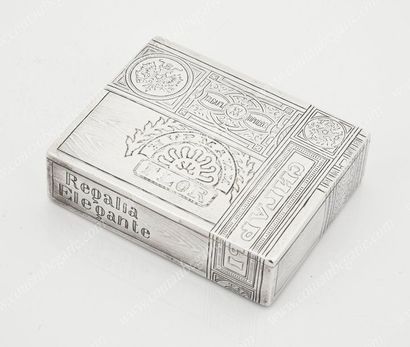 BOÎTE À CIGARES EN ARGENT.
Par NOVOZHILOV,...