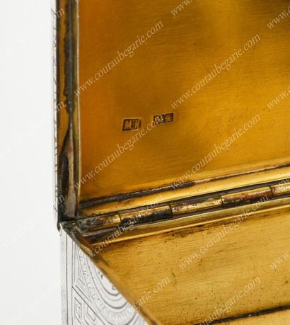 BOÎTE À CIGARES EN ARGENT.
Par NOVOZHILOV,...