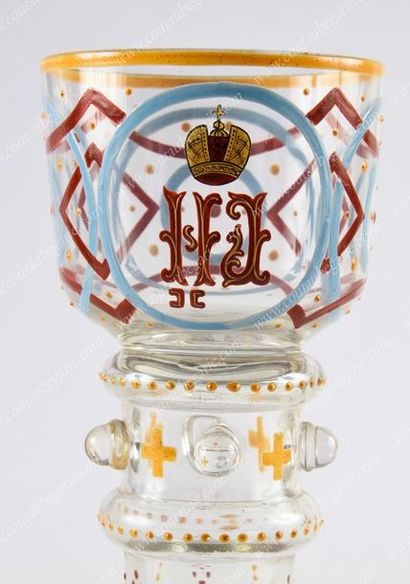 VERRE COMMÉMORATIF EN CRISTAL.
Sur pied évasé,...