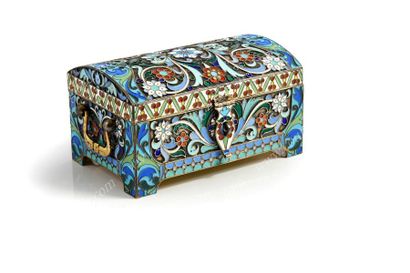 COFFRET EN VERMEIL.
Par OVTCHINIKOFF, Moscou,...