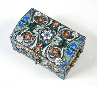COFFRET EN VERMEIL.
Par OVTCHINIKOFF, Moscou,...