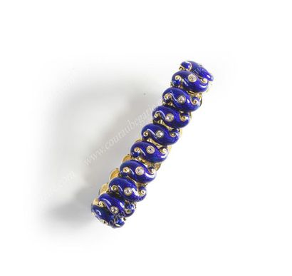 BRACELET SOUPLE EN OR JAUNE.
À décor de maillons...