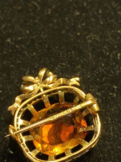 BROCHE DE CORSAGE EN OR.
Par HOLMTRÖM pour...