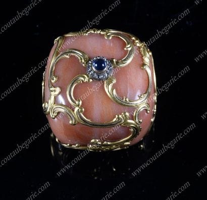 SONNETTE DE TABLE.
Par FABERGÉ, Saint-Pétersbourg,...