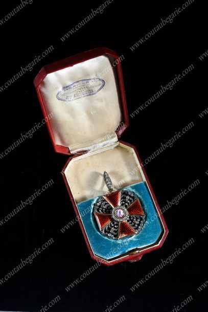 ORDRE DE SAINTE-ANNE (RUSSIE),
FONDÉ EN 1735.
Croix...