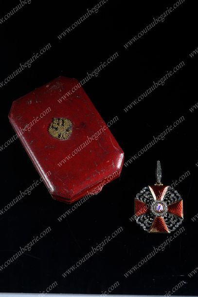 ORDRE DE SAINTE-ANNE (RUSSIE),
FONDÉ EN 1735.
Croix...