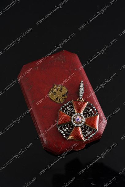 ORDRE DE SAINTE-ANNE (RUSSIE),
FONDÉ EN 1735.
Croix...