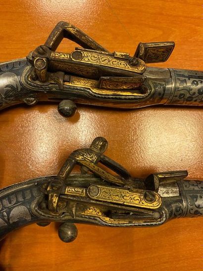 PAIRE DE PISTOLETS À SILEX.
Canon rond, calibre...