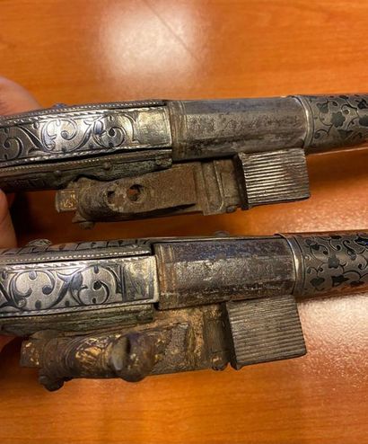 PAIRE DE PISTOLETS À SILEX.
Canon rond, calibre...