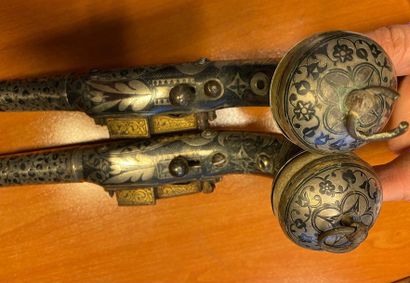 PAIRE DE PISTOLETS À SILEX.
Canon rond, calibre...
