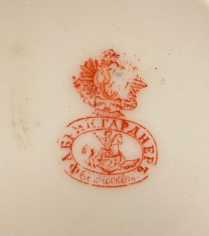 THÉIÈRE POUR ENFANT
EN PORCELAINE DURE.
De...