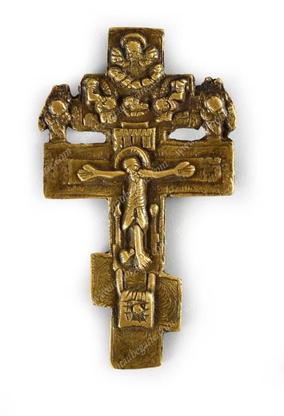 CROIX PECTORALE.
En bronze doré. Représentant...
