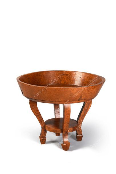 GRANDE JARDINIÈRE DE SALON.
De forme ronde,...