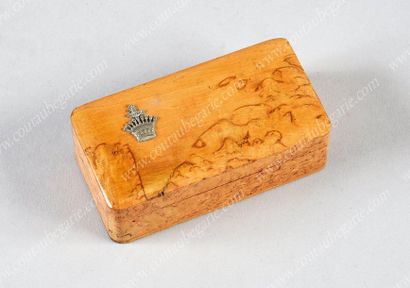 BOÎTE À TIMBRES EN BOULEAU DE CARÉLIE.
En...