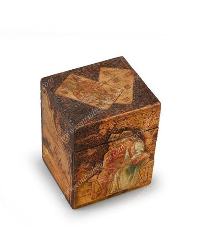 COFFRET À JEUX DE CARTES.
En bois teinté...