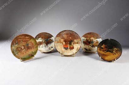 PETITE ASSIETTE.
En bois teinté et sculpté,...
