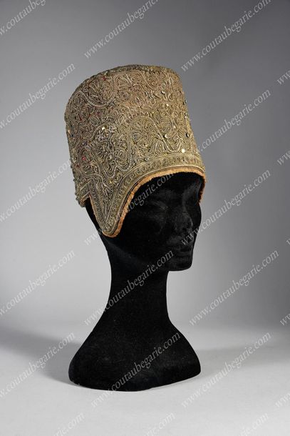 COIFFE TRADITIONNELLE RUSSE DE FEMME.
Coiffe...