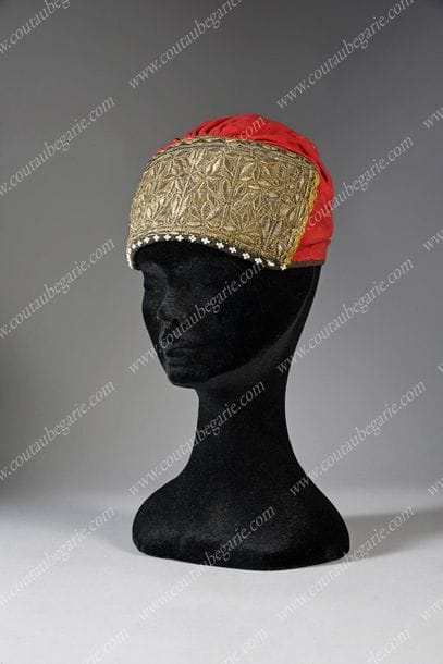 COIFFE TRADITIONNELLE RUSSE DE FEMME.
Tissée...