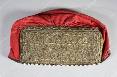 COIFFE TRADITIONNELLE RUSSE DE FEMME.
Tissée...