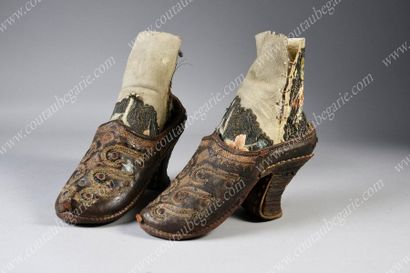 PAIRE DE CHAUSSURES HAUTES D'EXTÉRIEUR DE...