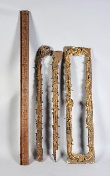 Lot of carved elements in naurel wood, gilded...