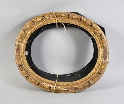 Set of two oval frames, one in 19th century...