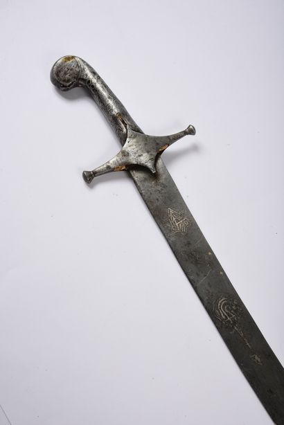 ORIENTAL SABRE DIT YATAGAN.
Horn and bronze...