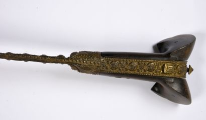 ORIENTAL SABRE DIT YATAGAN.
Horn and bronze...
