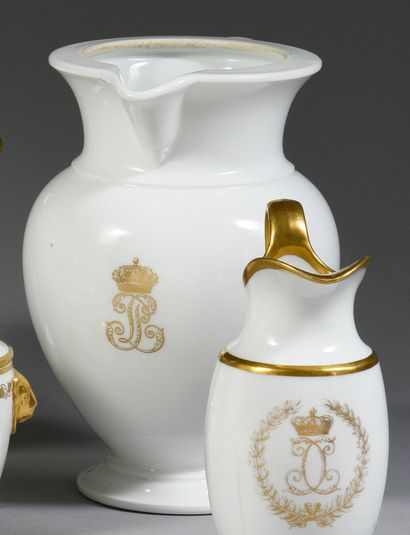 MILK POT.
MANUFACTURE ROYALE, SÈVRES, 1830.
In...