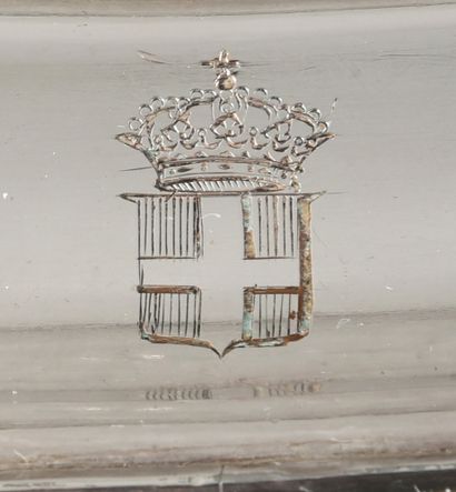 LARGE SERVING TRAY.
WITH THE COAT OF ARMS...