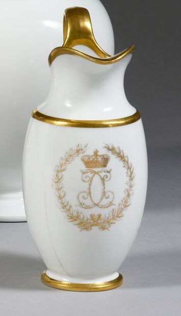 MILK POT.
MANUFACTURE ROYALE, SÈVRES, 1830.
In...