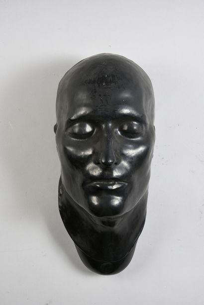 MOLDING OF NAPOLEON'S MORTUARY MASK.
A moving...