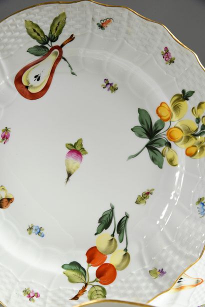 PORCELAIN TABLE SET.
HEREND, HUNGARY, 20th...