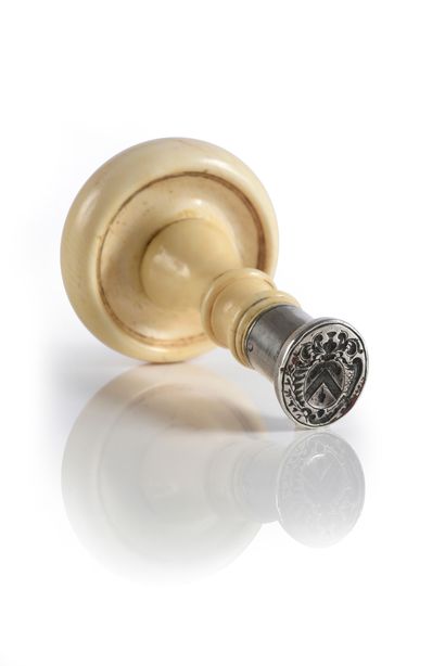 Wax seal.
Engraved in the centre with a coat...