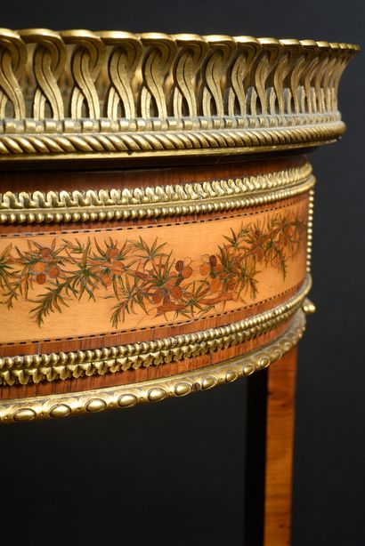 SALON TABLE OF THE PRINCESS VICTORIA OF GREAT...
