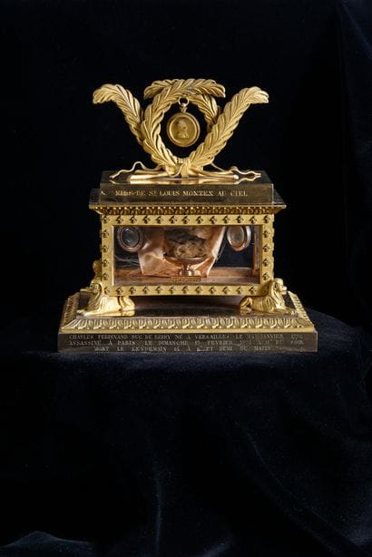 PRECIOUS RELIQUARY CONTAINING MEMORIES OF...