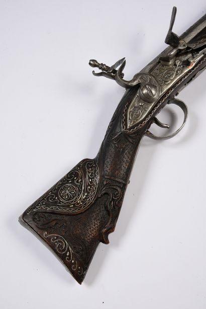 ELEGANT TROMBLON.
Iron frame, barrel decorated...